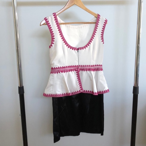 Dress - Picture 3 of 4